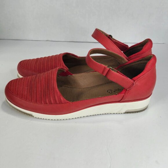 BareTraps Red Flats with Strap - Picture 3 of 11